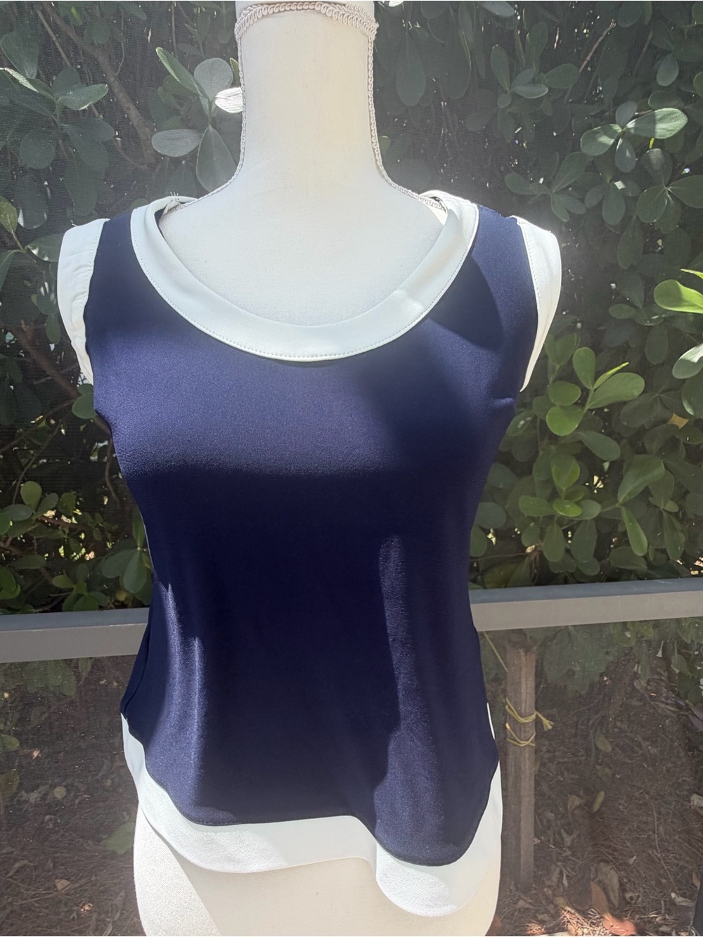 Joseph Ribkoff Navy Blue White Sleeveless Blouse Top Size 10 Made in Canada